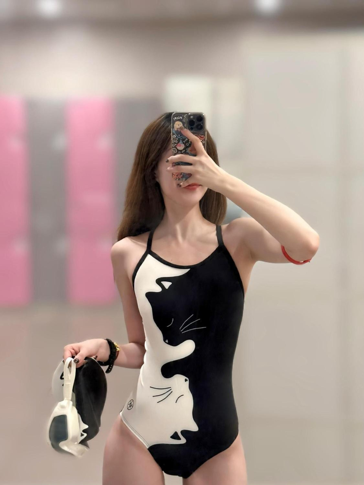Zwart-wit kittenprint damesbad - Swimwear recensie en prijs